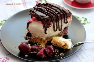 Cheesecake cu visine si ciocolata