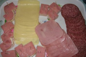 Aperitiv cu sunca si cascaval