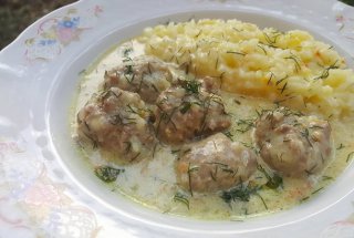 Perisoare de vita in sos de smantana cu parmezan
