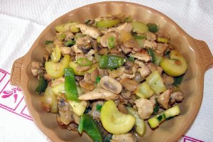 Tigaie picanta cu piept de pui