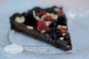 Vezi si reteta video pentru Tartă cu ciocolată