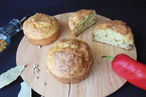 Briose cu dovlecel si branzeturi