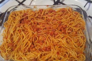 Spaghete cu bacon si sos bolognese