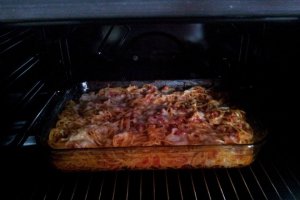 Spaghete cu bacon si sos bolognese