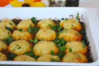Galuste din cartofi cu ragu de porc dulce-picant