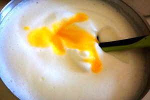 Prajitura cu cirese si crema de vanilie