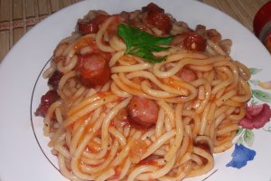 Spaghetti cu carnati reteta rapida si delicioasa