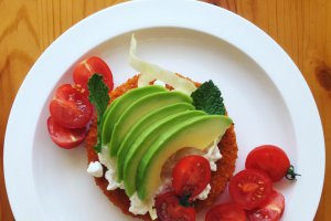 Snitel vegetarian cu branza Cottage si rosii cherry