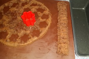 Chec cu iaurt si floare surpriza in ciocolata