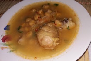 Ciorba de naut cu carne de pui