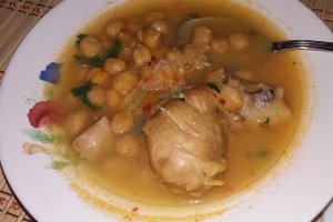 Ciorba de naut cu carne de pui