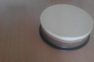 Tort trio de ciocolata cu cirese,ness si alune