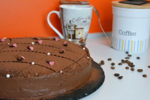 Tort cu cafea si glazura de ciocolata