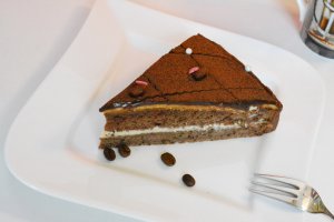 Tort cu cafea si glazura de ciocolata