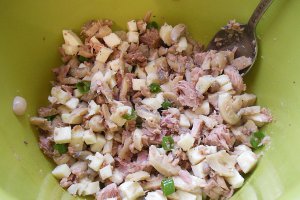 Tarta cu ton, ciuperci si sparanghel