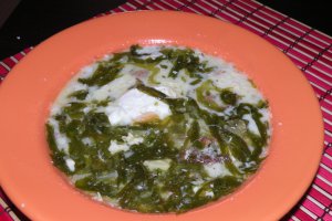 Ciorba de salata verde cu bacon afumat si slanina