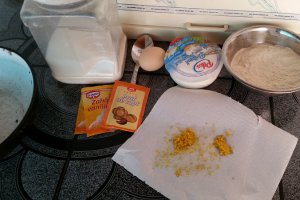 Reteta de preparare a papanasilor cu dulceata de capsuni si smantana