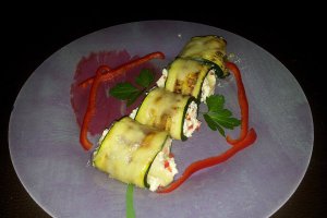 Rulouri aperitiv din dovlecel verde