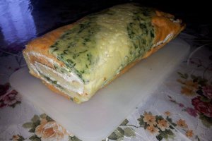 Rulada tricolora umpluta cu crema de branza