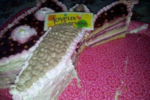 Tort Fluture cu crema de sampanie si fructe de padure
