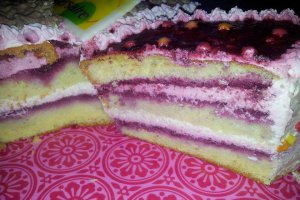 Tort Fluture cu crema de sampanie si fructe de padure