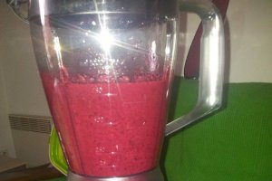 Tort Fluture cu crema de sampanie si fructe de padure