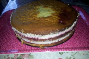 Tort Fluture cu crema de sampanie si fructe de padure