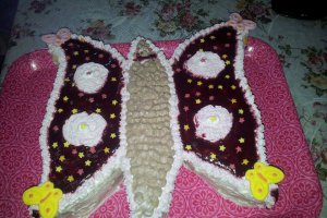 Tort Fluture cu crema de sampanie si fructe de padure