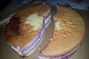 Tort Fluture cu crema de sampanie si fructe de padure