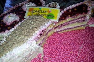 Tort Fluture cu crema de sampanie si fructe de padure