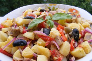 Salata de cartofi cu resturi de friptura
