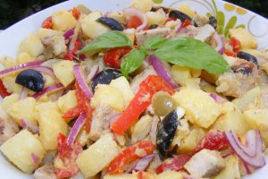 Salata de cartofi cu resturi de friptura