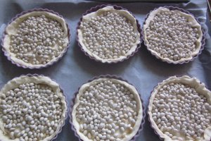 Mini tarte cu chisalita din prune