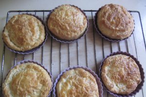 Mini tarte cu chisalita din prune