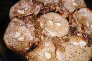 Cotlet de porc cu sos, la cuptor