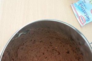 Tort cu trei feluri de ciocolata