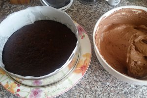 Tort cu trei feluri de ciocolata