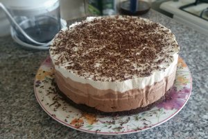 Tort cu trei feluri de ciocolata