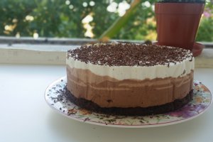 Tort cu trei feluri de ciocolata