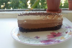 Tort cu trei feluri de ciocolata