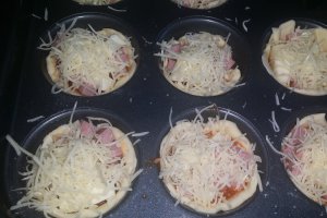 Mini pizza aperitiv