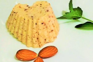Parfait cu migdale caramelizate