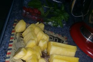Salata de fructe cu sirop de menta