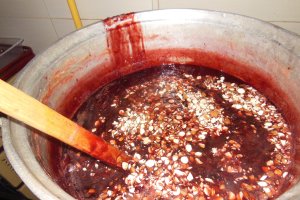 Gem de prune  vinete cu migdale