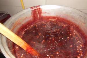 Gem de prune  vinete cu migdale