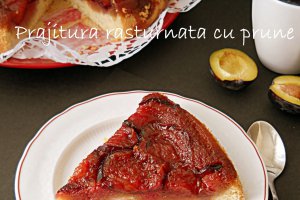 Prajitura rasturnata cu prune