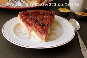 Prajitura rasturnata cu prune