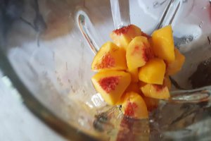 Pancakes cu nectarine si miere