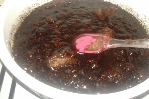 Salam de biscuiţi, reţetă cu fructe confiate