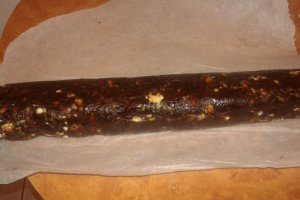 Salam de biscuiţi, reţetă cu fructe confiate